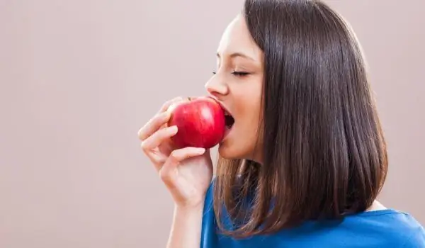 Por Que Não Devemos Comer Maçãs à Noite?