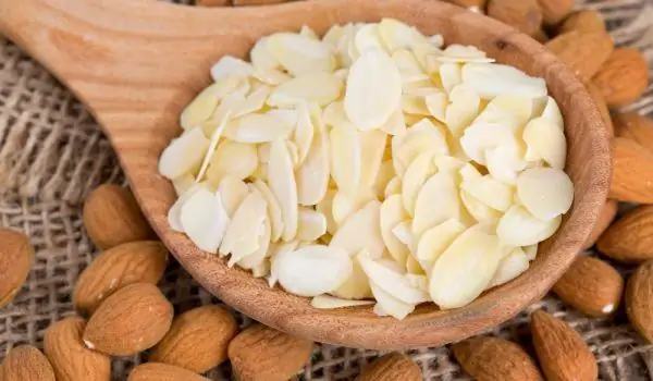 Cara Memotong Almond Almond