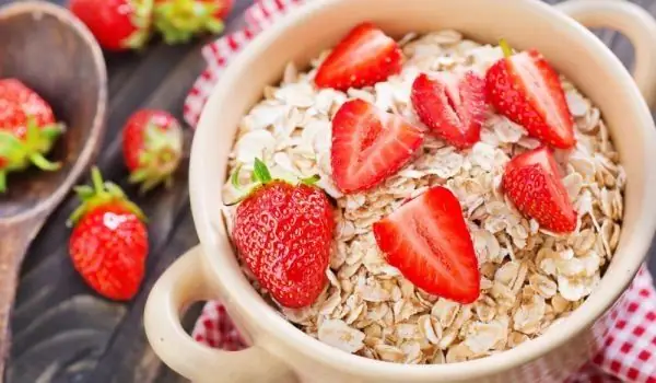 Mangia La Farina D'avena Per Un Cuore Sano E Una Digestione Eccellente