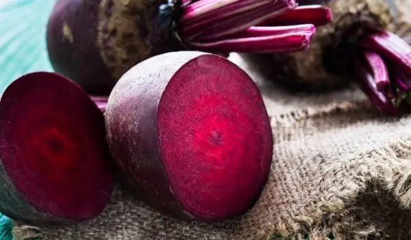 Red beet slices