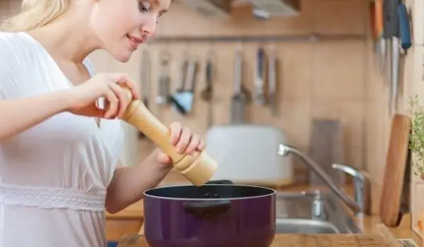 Cuisiner Dans Des Ustensiles Ménagers Bon Marché - Y A-t-il Des Dangers ?