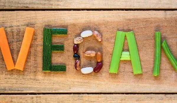I Carnivori Prendono Di Mira I Vegani Con Le Salsicce In Georgia! Non Gli Piaceva La Loro Dieta I Carnivori Prendono Di Mira I Vegani Con Le Salsicce In Georgia! Non Gli Piaceva La Loro Dieta