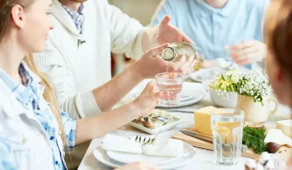 Hoeveel Glazen Water Per Dag Moeten We Drinken?