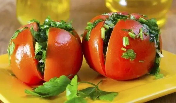 Delicious stuffed tomatoes for the company of your brandy