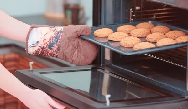 6 Fehler, die wir regelmäßig beim Kochen im Backofen machen