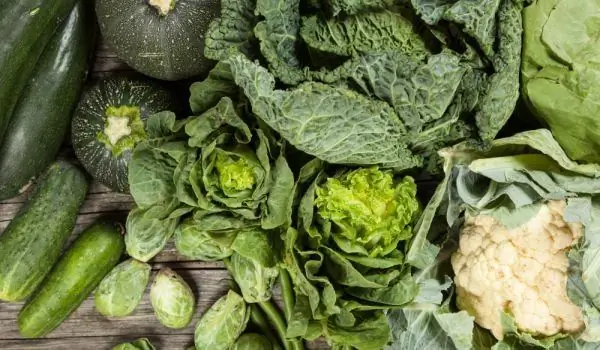 Do You Store Vegetables In Plastic Bags? That's Why You Have To Stop